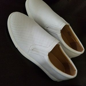 Lane Bryant Women's white Snekers  10w